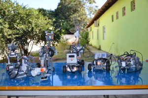 Itapemirim-Alunos da rede municipal projetam robôs e dão um show de tecnologia(2)